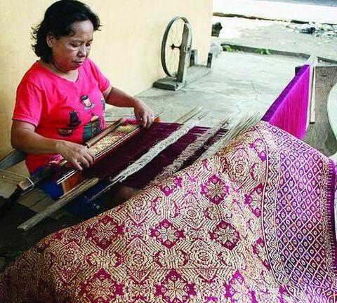 Artisan Tenun Sukoharjo
